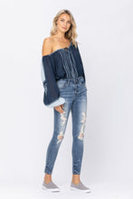 Load image into Gallery viewer, Judy Blue Distressed Jeans